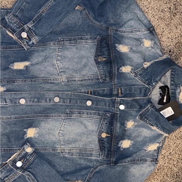 Fashion Nova lightly distressed denim jacket. Size XL. Medium Wash - Picture 4 of 4